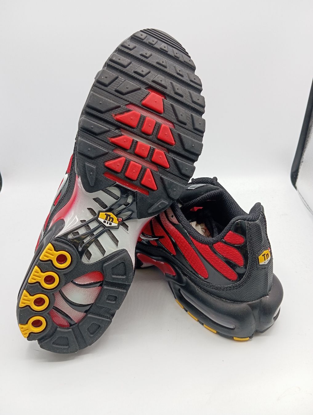 Nike Herrenschuhe: Nike Air Max Plus (EU43) – Neu und originalverpackt aus Schaffhausen von outlez 6