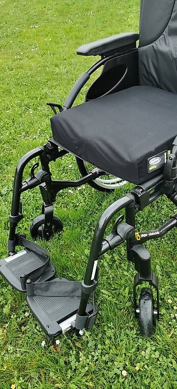 Sedie a rotelle: Invacare Action 3 Rollstuhl – Usato da Hindelbank venduto da Hibaho 4