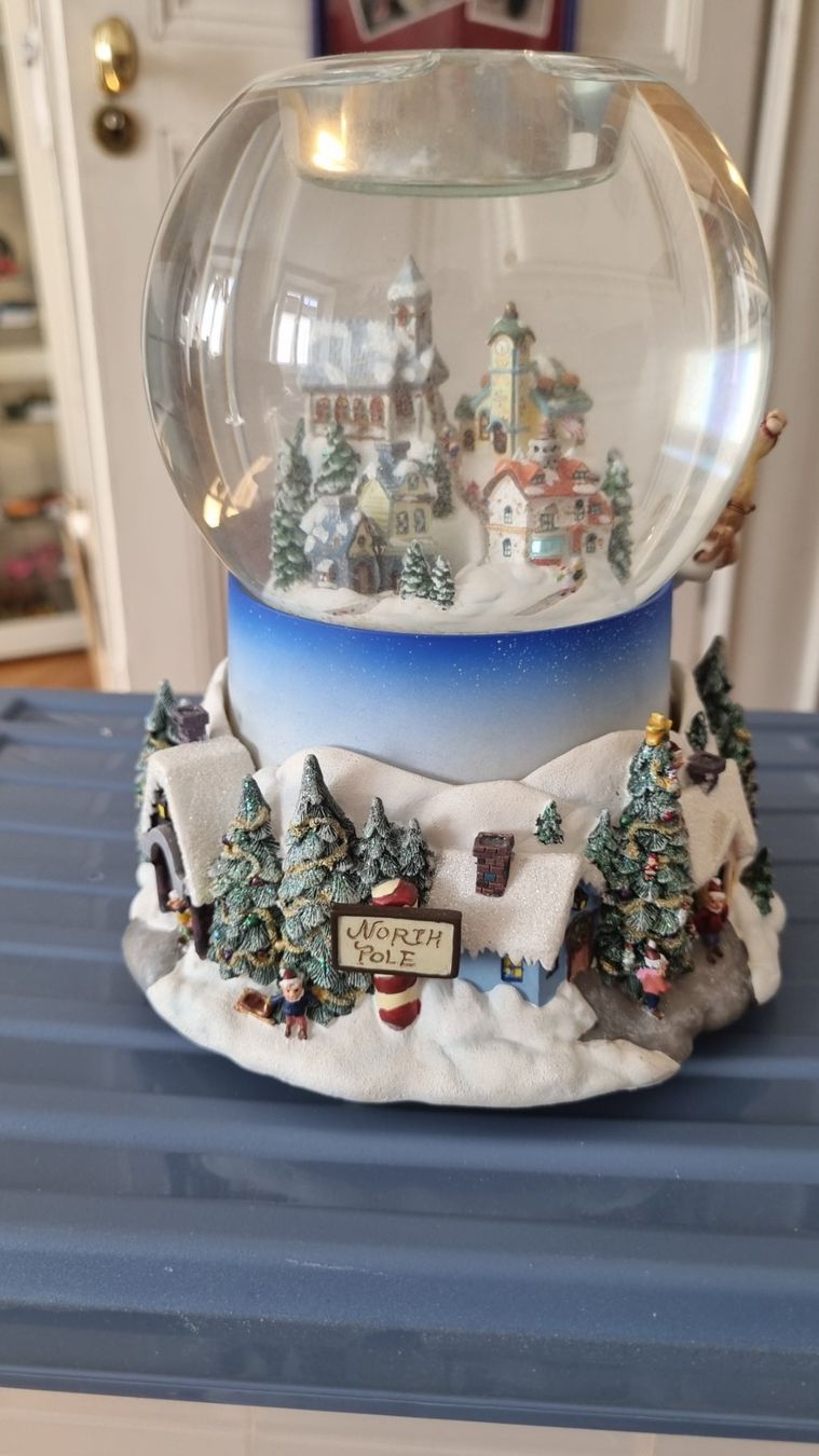 Alle Dekorationen: Boule de neige musical – Gebraucht aus La Chaux-de-Fonds von mikilo1