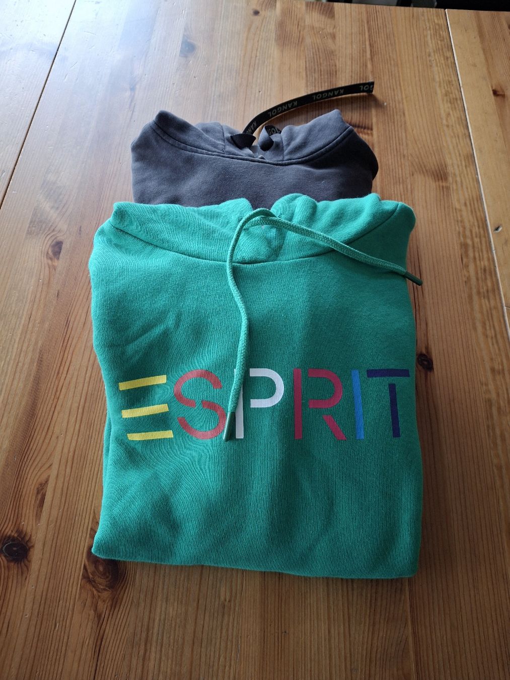 Pulls & Sweat-shirts: Pulover – D'occasion à Studen BE par sch_fzs6