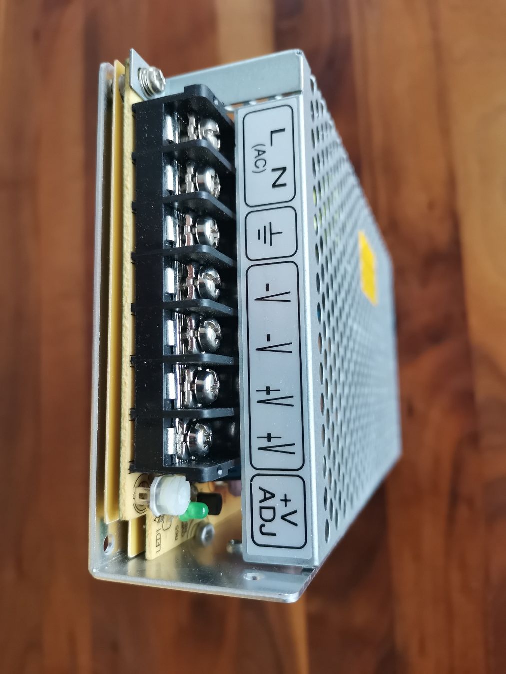 Componenti elettronici: Netzgerät 230VAC - 12VDC/12,5A – Usato da Waltenschwil venduto da Gax1 2