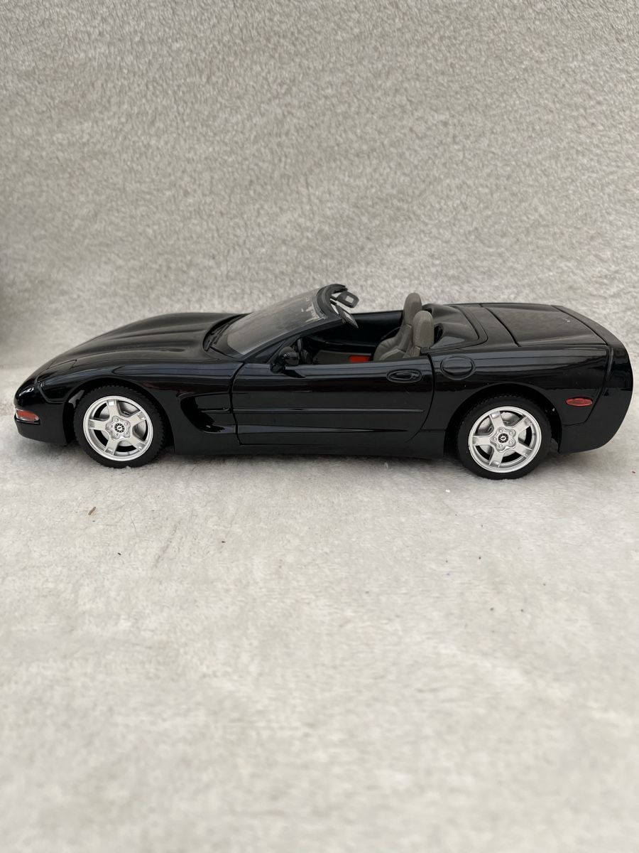 Chevrolet Modellini d'auto: Chevrolet Corvette Cabrio 1997 – Nuovo e nell'imballaggio originale da Oberweningen venduto da mer_2yn9 5