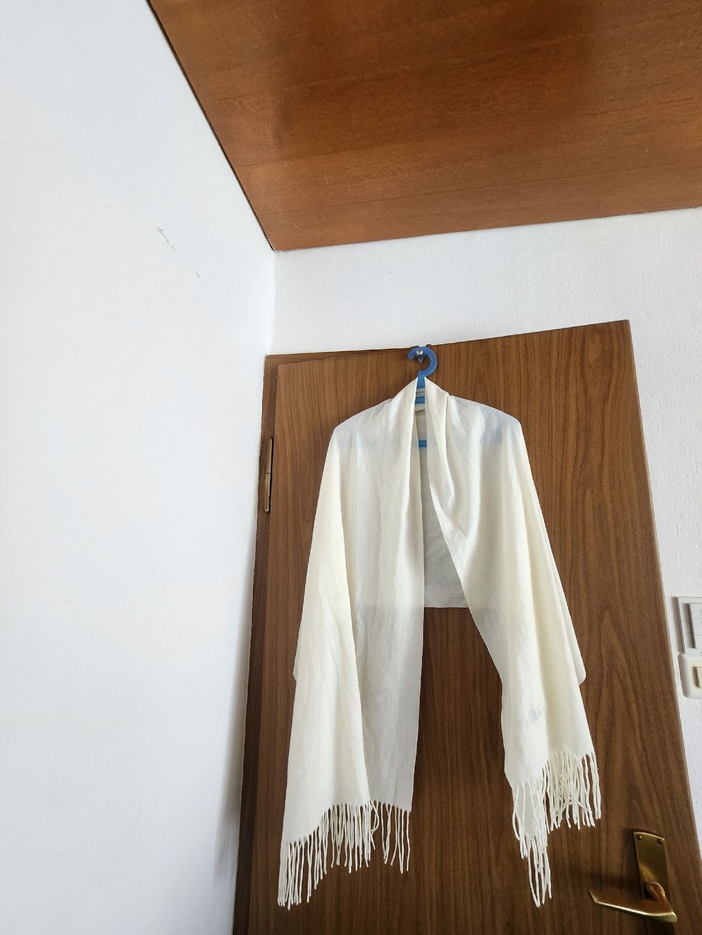 Foulards, Tücher & Schals: Echarpe EFROUDSI blanc avec franges  – Gebraucht aus Niedergösgen von Eva2410