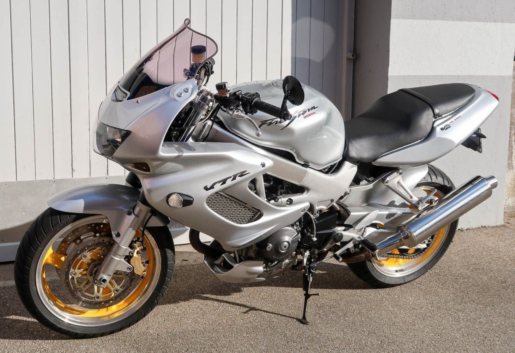 Honda Strada: Honda VTR 1000F – Usato da Unterlangenegg venduto da vitas
