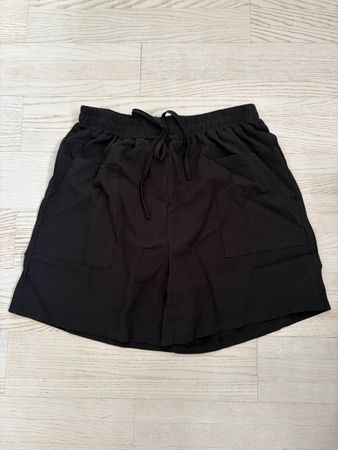 Schwarze Sommer Shorts, Grösse M, Top Zustand!