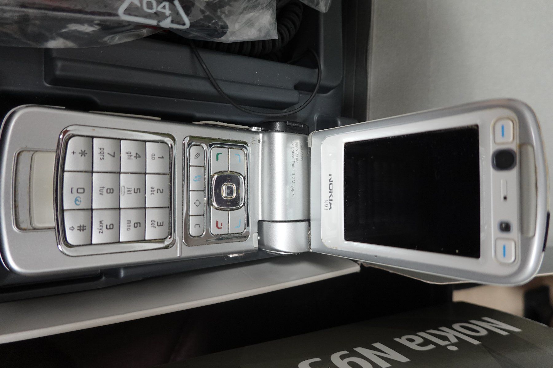 Telefoni cellulari / Smartphones: Ein Koffer voll alte Handys – Usato da Schüpfen venduto da Msche 2
