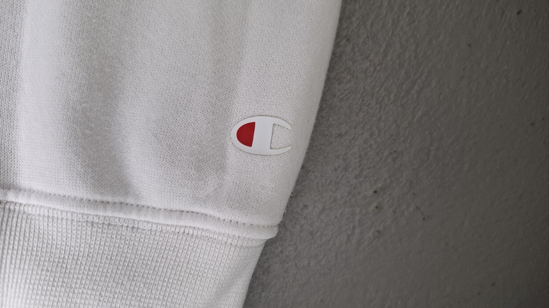Champion Maglioni & Felpe: Pull Champion blanc, taille L, parfait pour l'hiver! – Usato da Le Landeron venduto da rue_k9kg 2
