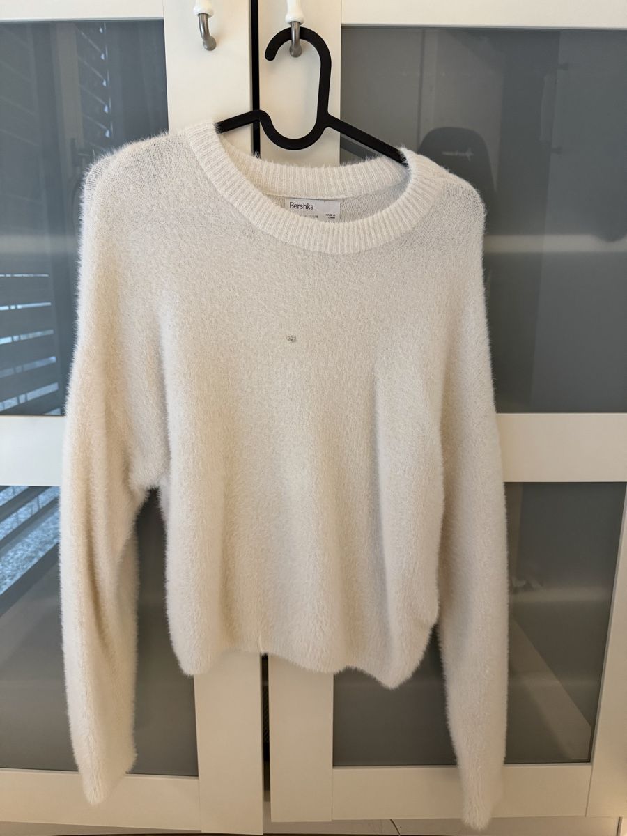 Pulls & Sweat-shirts: bershka fluffy pullover white – D'occasion à Alchenflüh par panmae8