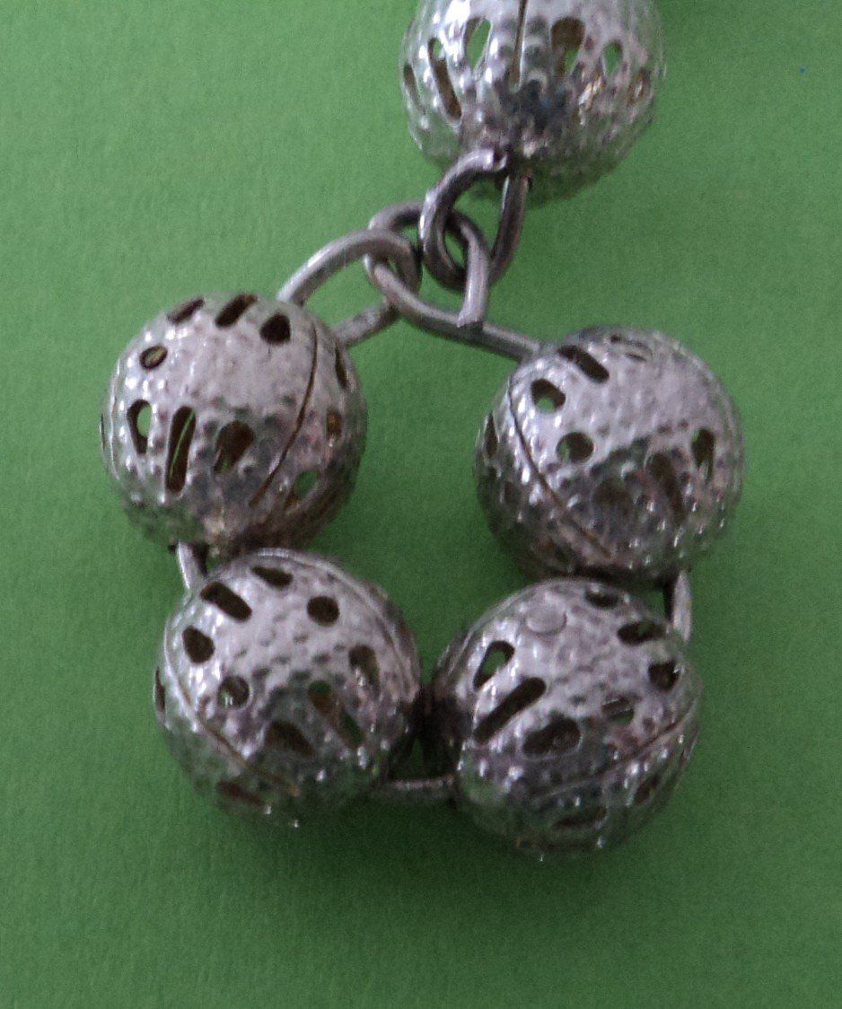 Orecchini pendenti & Orecchini a lobo: Boucles d'oreilles pendantes couleur argent – Nuovo (secondo la descrizione) da Basel venduto da maripas17 2