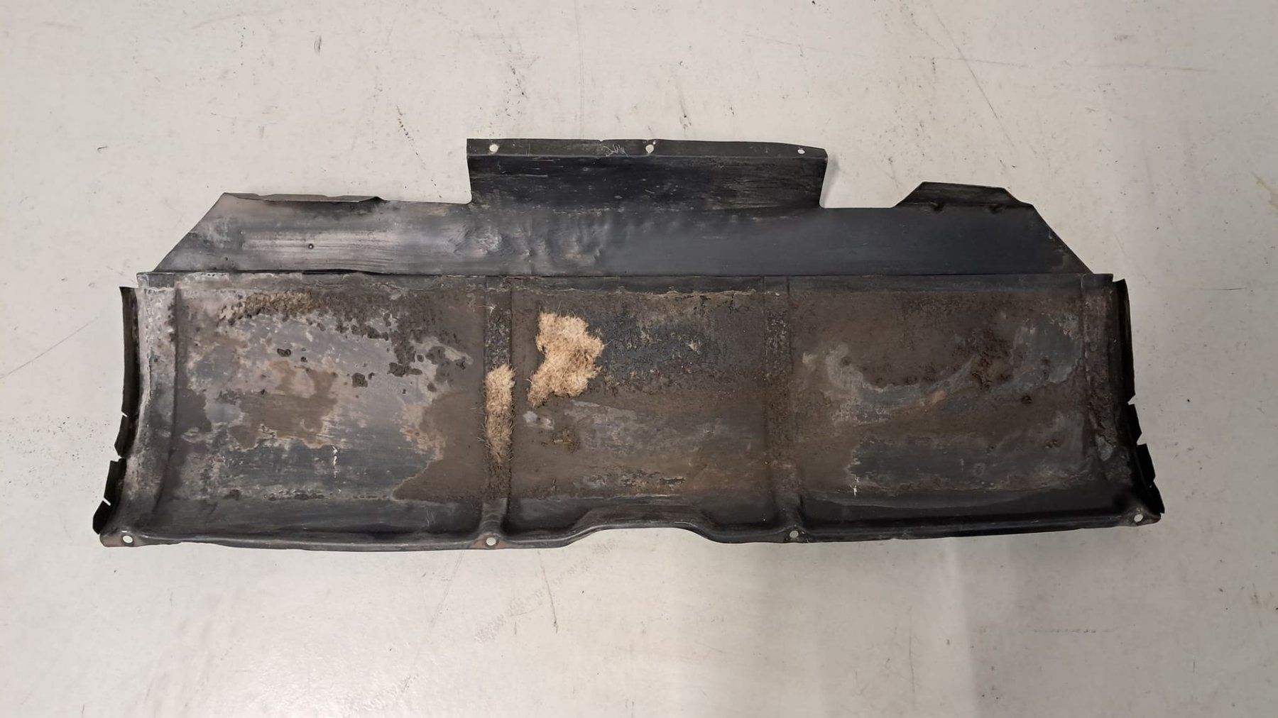VW Tutti pezzi di ricambio auto: Original Auspuffabdeckung VW T3 schwarz – Usato da Alpnach-Dorf venduto da Hess-Automobile 1