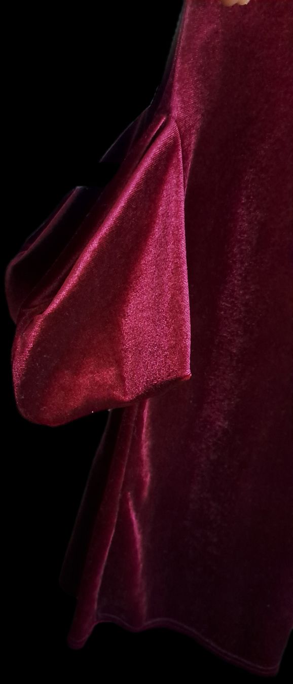 Robes: Robe / casaque en velours bordeaux taille 48 – D'occasion à Genève par Gribouilly 3