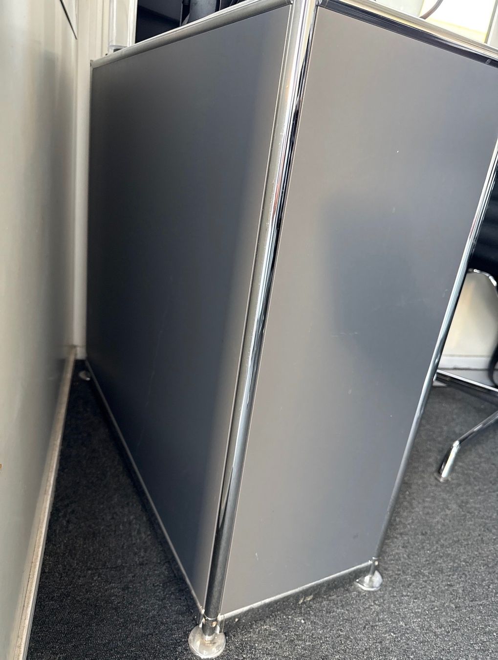 USM Scaffali: Büroregal / Kommode im USM-Stil – Usato da Turbenthal venduto da Linux 3