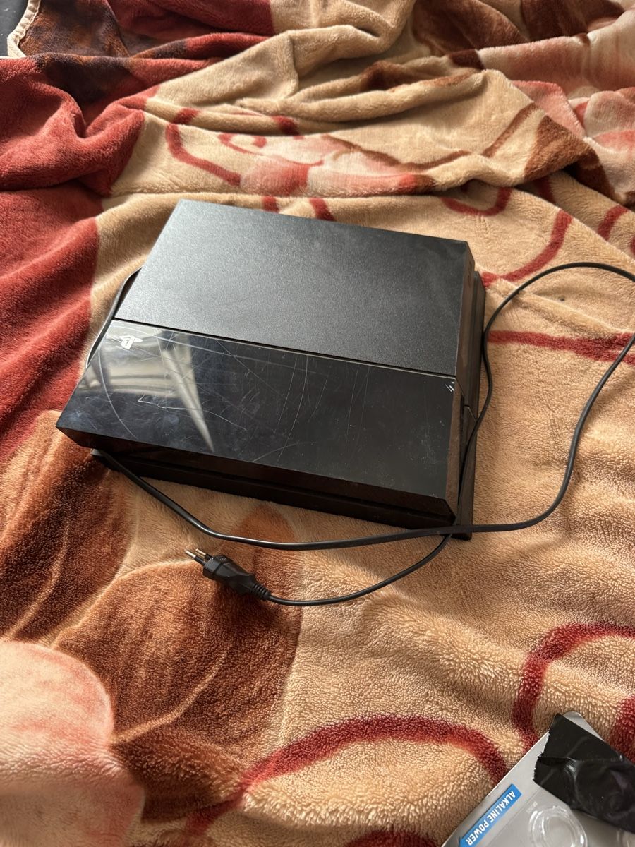 Sony Console: PS4 (Defekt) Reparierbar – Difettoso da Aarau venduto da da_jov