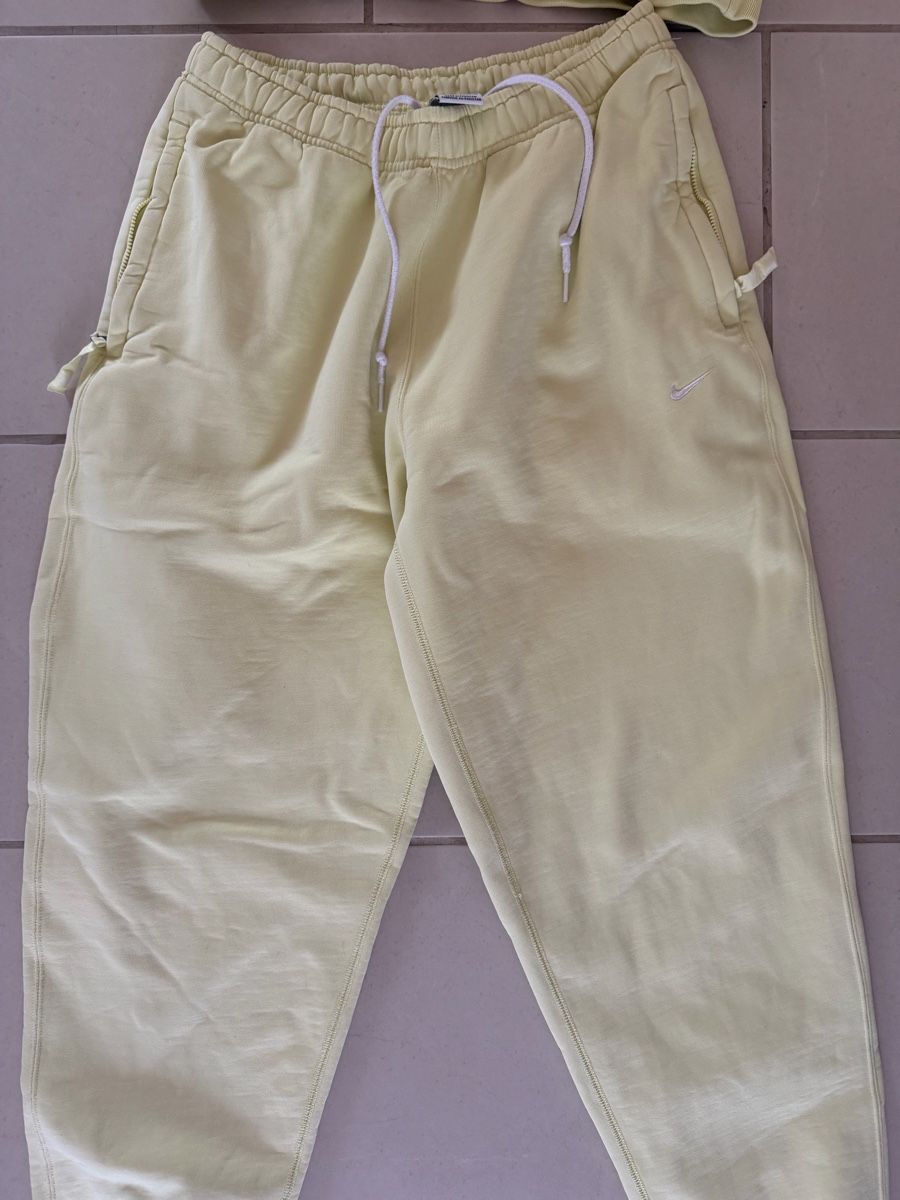 Nike Kleiderpakete: Nike Trainingsanzug Set hellgelb Groesse M  – Gebraucht aus Bassersdorf von Sandy456 2