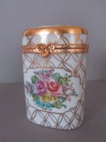 Porzellan Dose mit Blumenmotiv und Golddekor