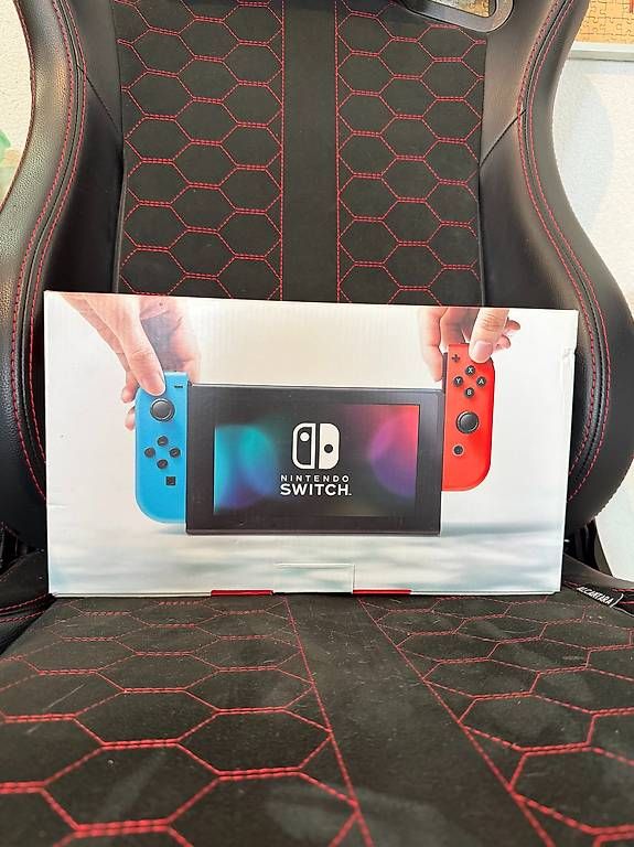 Nintendo Konsolen: Carton Nintendo Switch – Gebraucht aus Le Brassus von pau_6yqn
