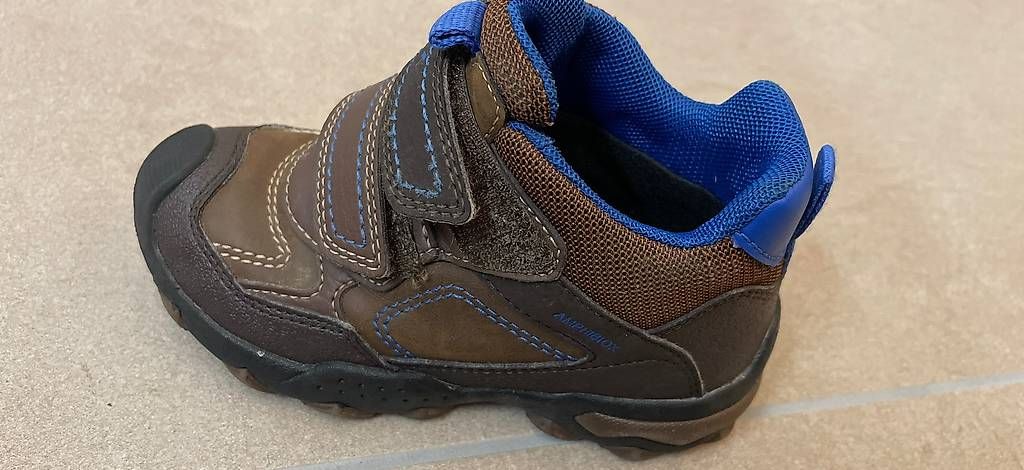 Geox Scarpe per ragazzi: Trekkingschuhe von Geox Junge Gr. 27 – Usato da Ebmatingen venduto da Nibo2 2