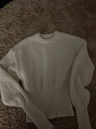 Schöner taillierter Pulli in beige
