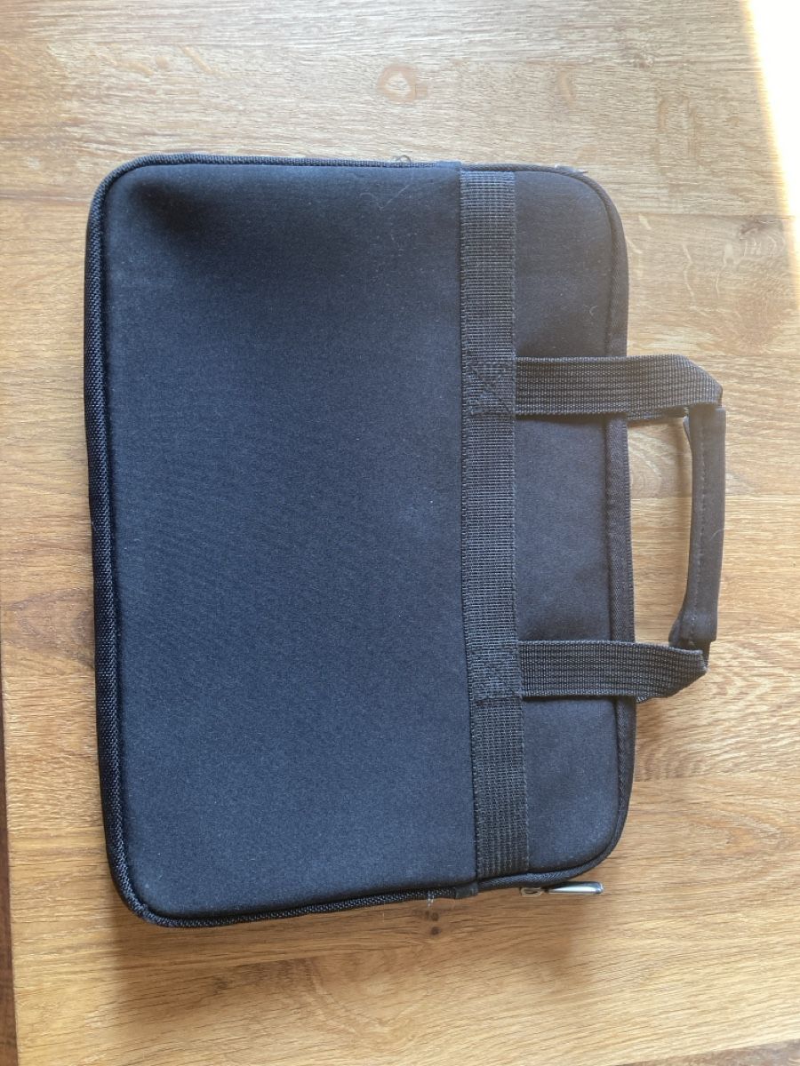 Borse: Praktische Dicota Laptoptasche – Usato da Wiesendangen venduto da Mimichechelle_ 1