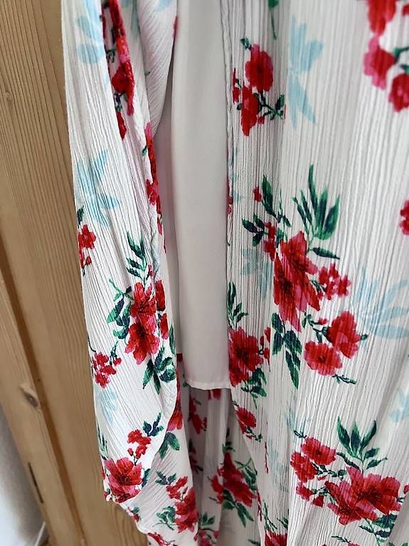 Robes: Kleid mit Blumenprint – D'occasion à St. Niklausen LU par Mimmi86 3