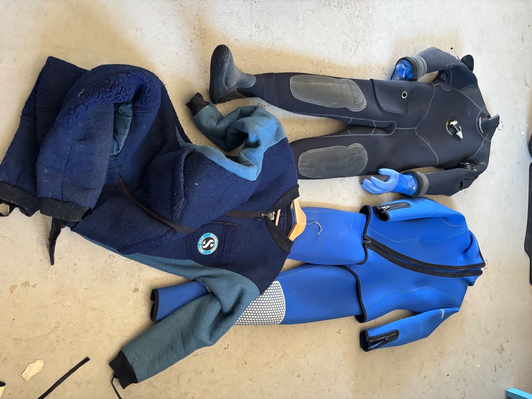Mute per immersioni: Lot de 11 combinaisons – Usato da courgenay venduto da Lecorsair1 1