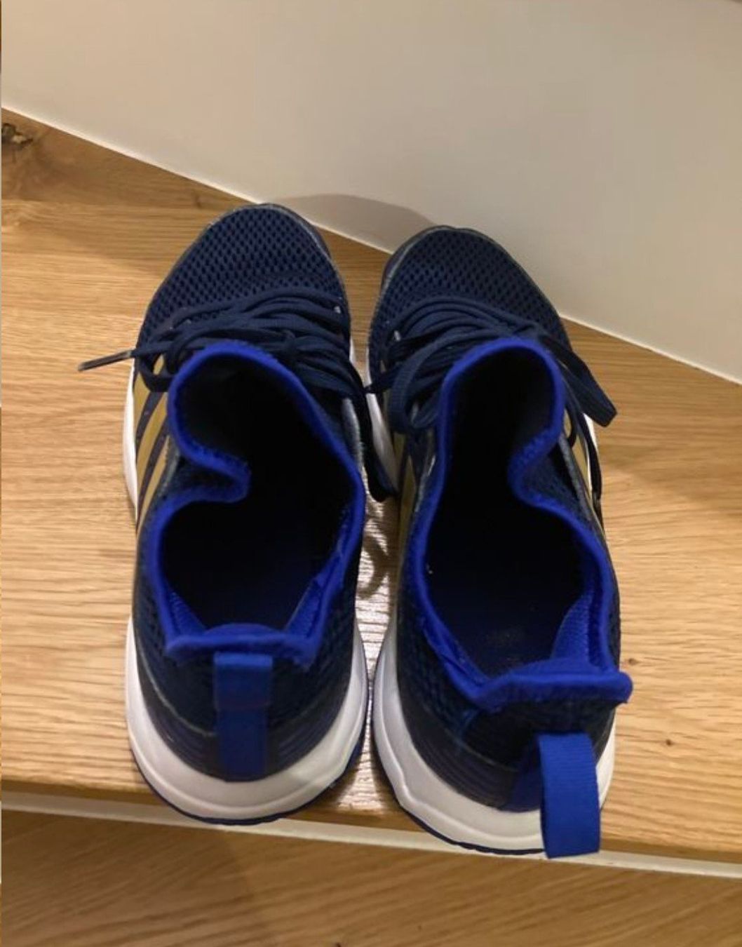 Adidas Scarpe per ragazzi: Adidas Hallenschuhe Gr. 35 – Usato da Solothurn venduto da Mamoutrix 2