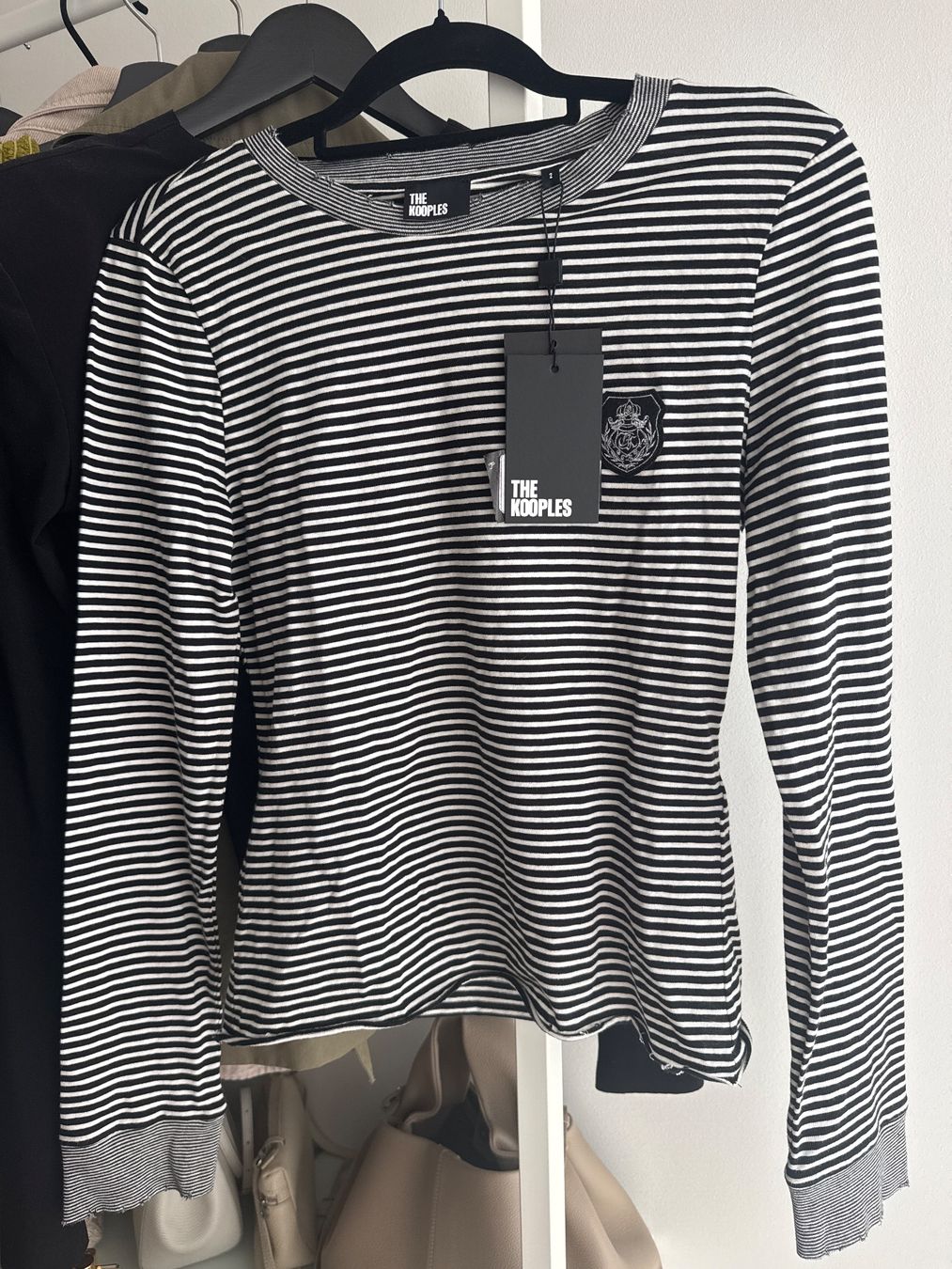 Kooples T-shirt: Kooples Langarmshirt – Nuovo e nell'imballaggio originale da Niederglatt ZH venduto da mvgie