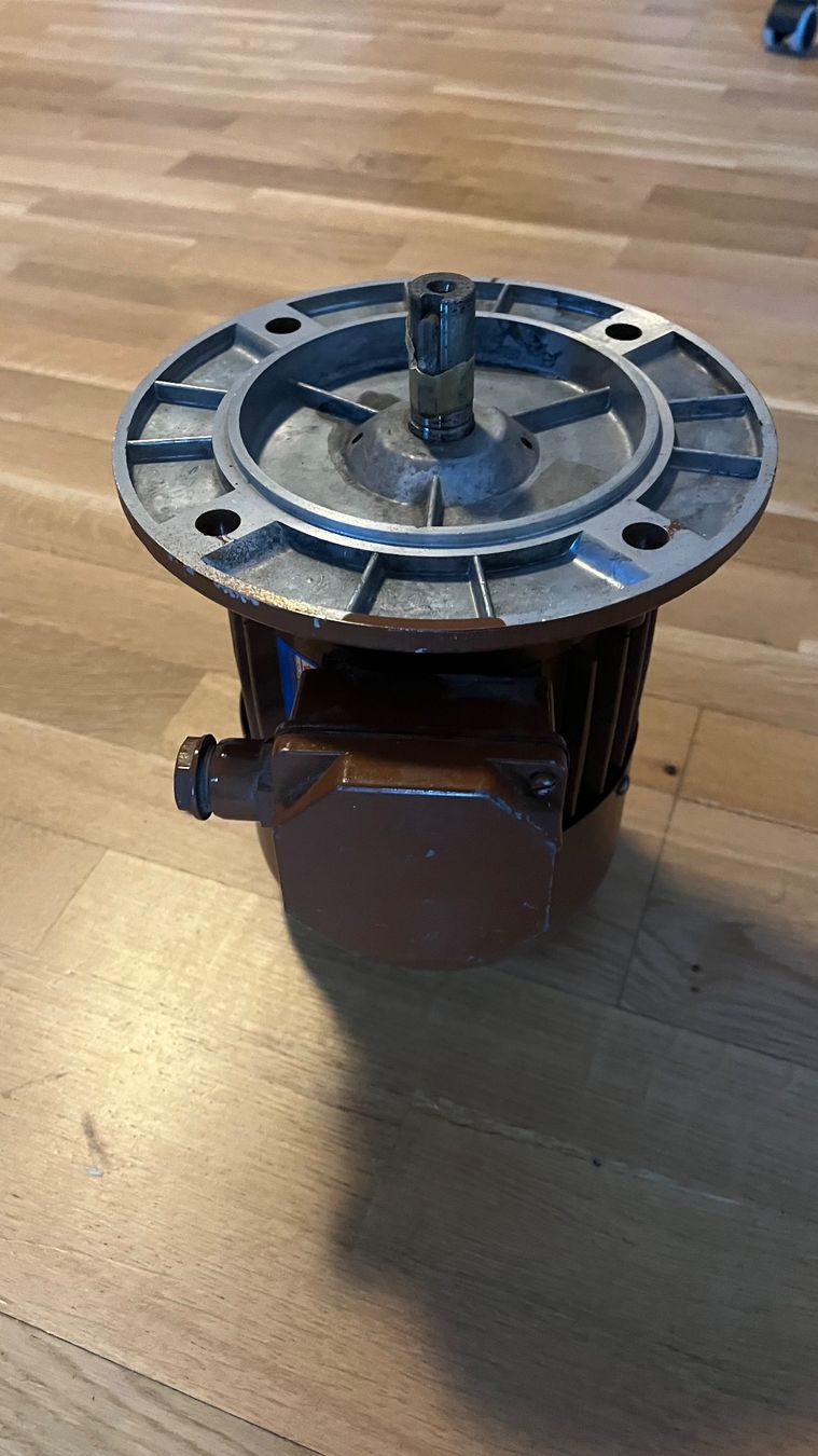 Motori: Elektromotor FNF 80A2 0.75 kW – Usato da Plaffeien venduto da M.Spicher 1