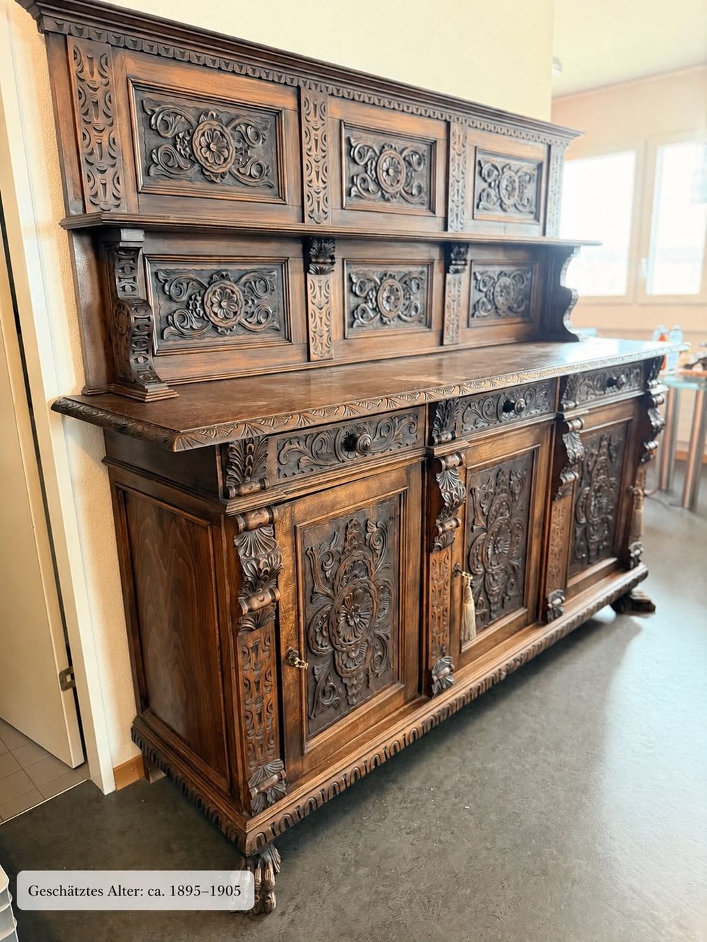 Cassettiere: Antiker Schrank mit Schnitzereien – Usato da Winterthur venduto da nati199217 2