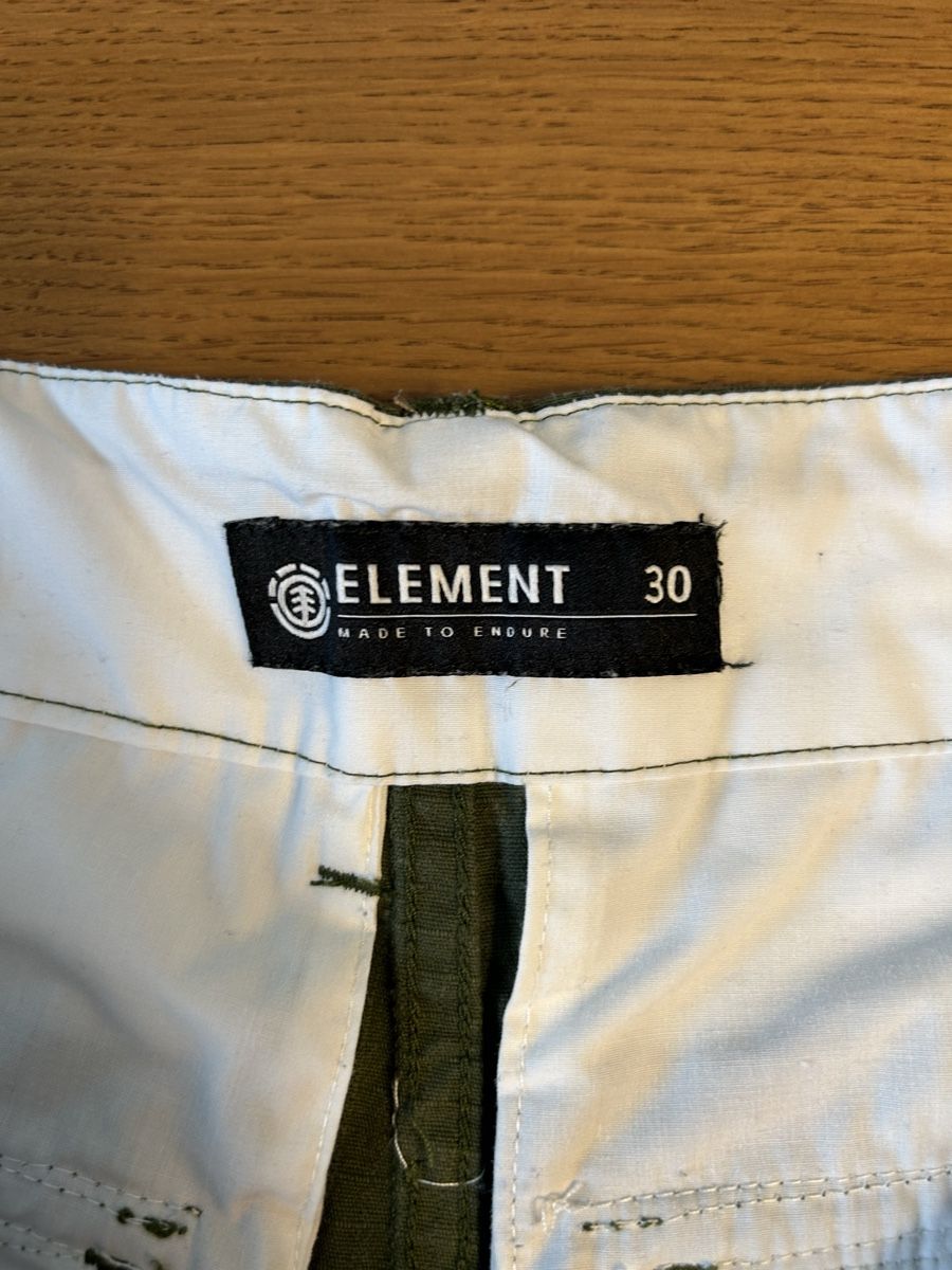 Element Pantaloni: Element cargo shorts 30 green – Usato da Cavigliano venduto da Galgio 7