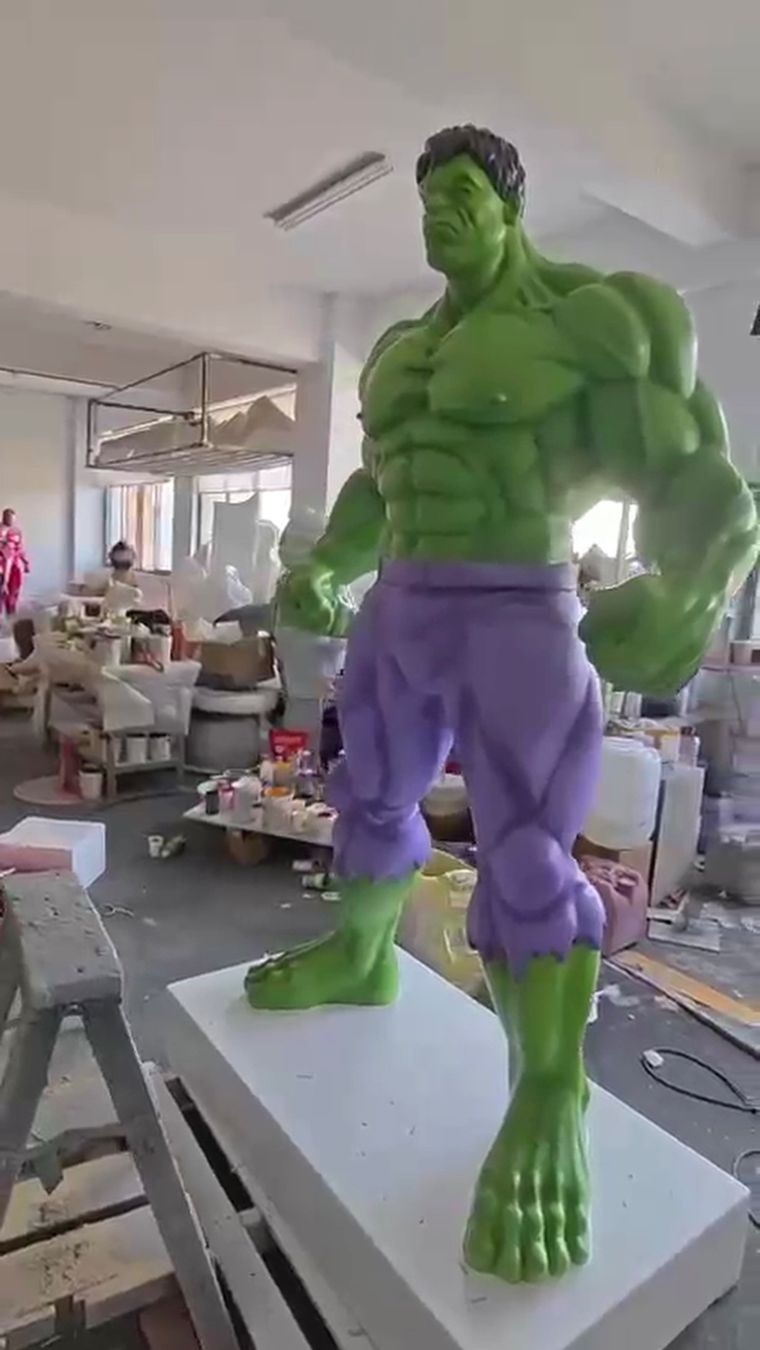 Hulk Statue 2m (Neu (gemäss Beschreibung)) in Pregassona für CHF 6500 ...