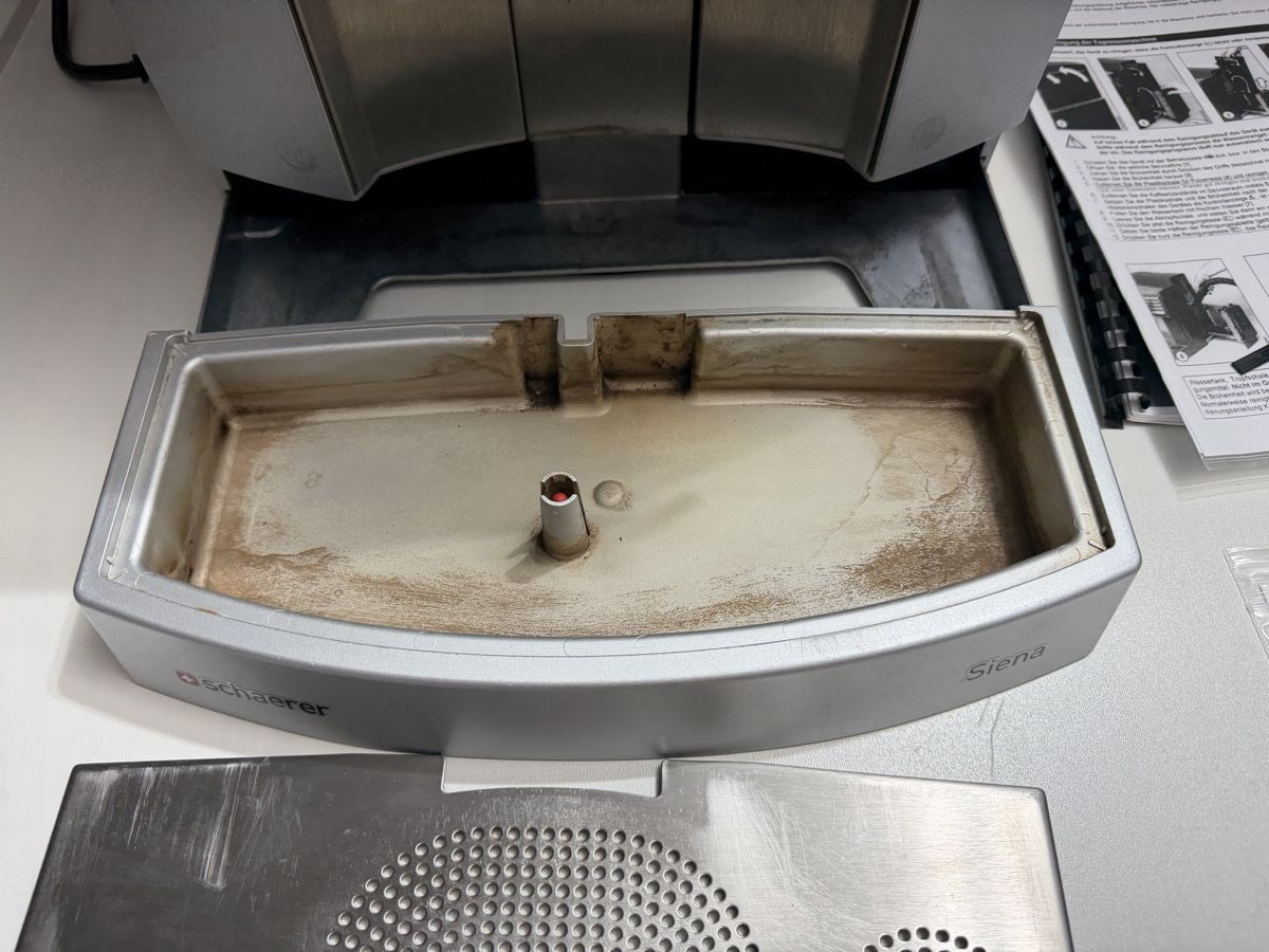 Schaerer Macchine per caffè & Macchine per espresso: Machine à café automatique Schaerer Siena, argentée – Usato da Brügg BE venduto da Goob 3