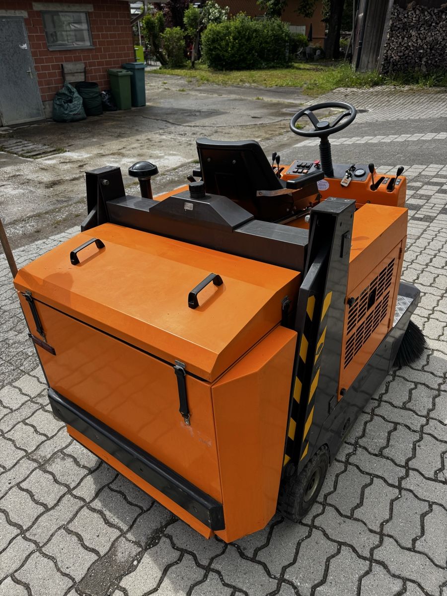 Tutte le macchine: Kehrmaschine TASKI Balimat 140T – Usato da Niederuzwil venduto da Michael1990_ 4