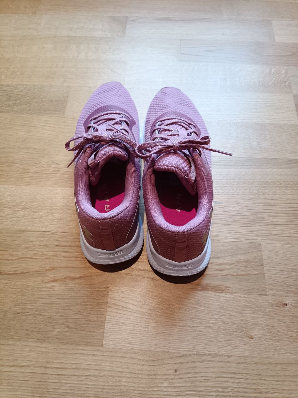 Under Armour Scarpe da donna: Under Armour Sportschuhe – Usato da Bern venduto da joh_x7lj 2