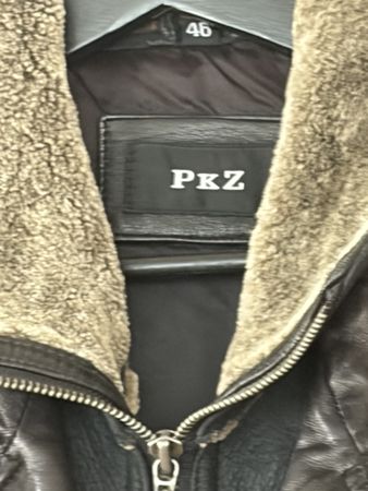 Schöne Nappalederjacke kaum getragen und unbeschädigt.