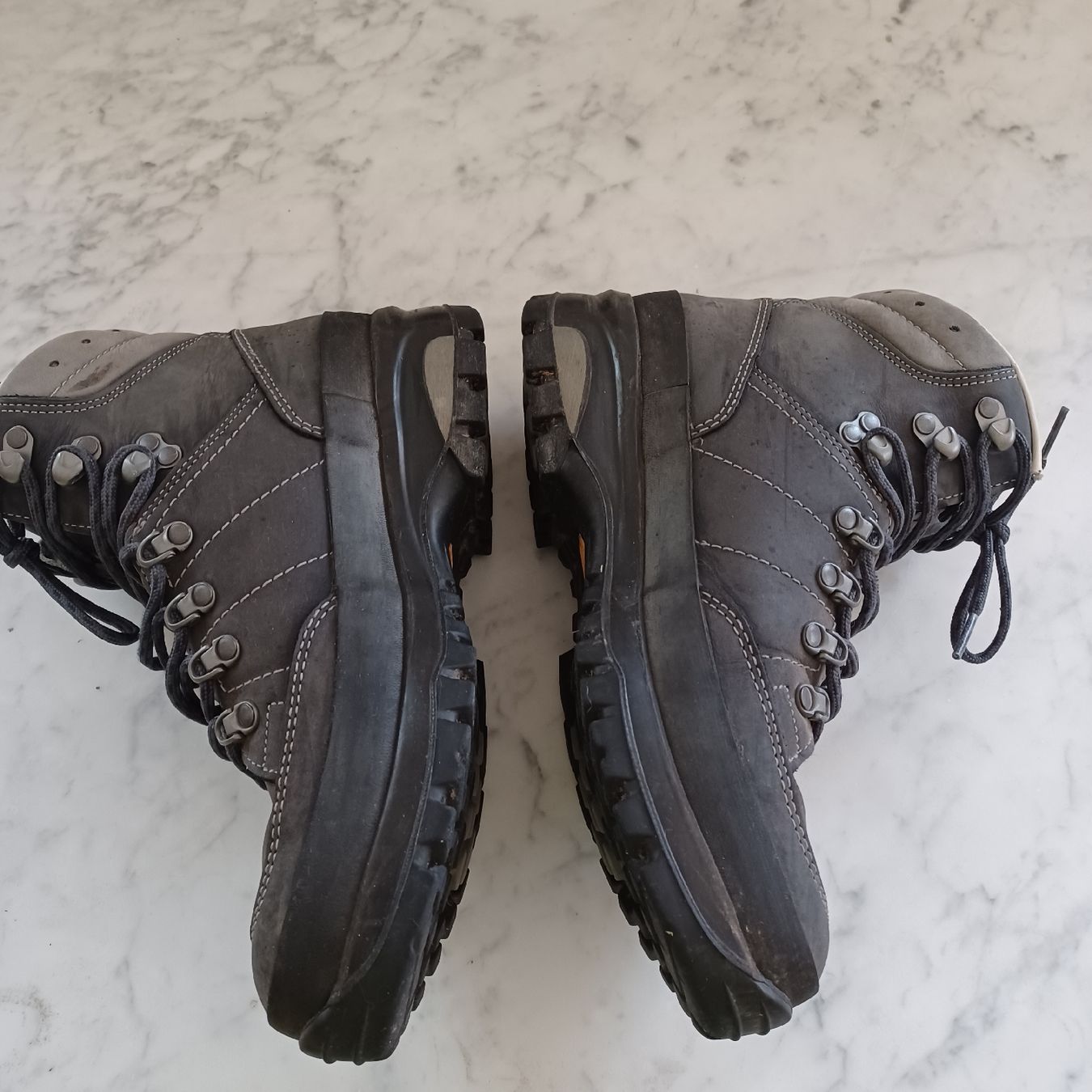 Lowa Scarpe da uomo: Wanderschuhe Lowa Gr. 39.5 – Usato da Waldkirch venduto da Fantasia-101 2