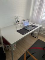 Schreibtisch