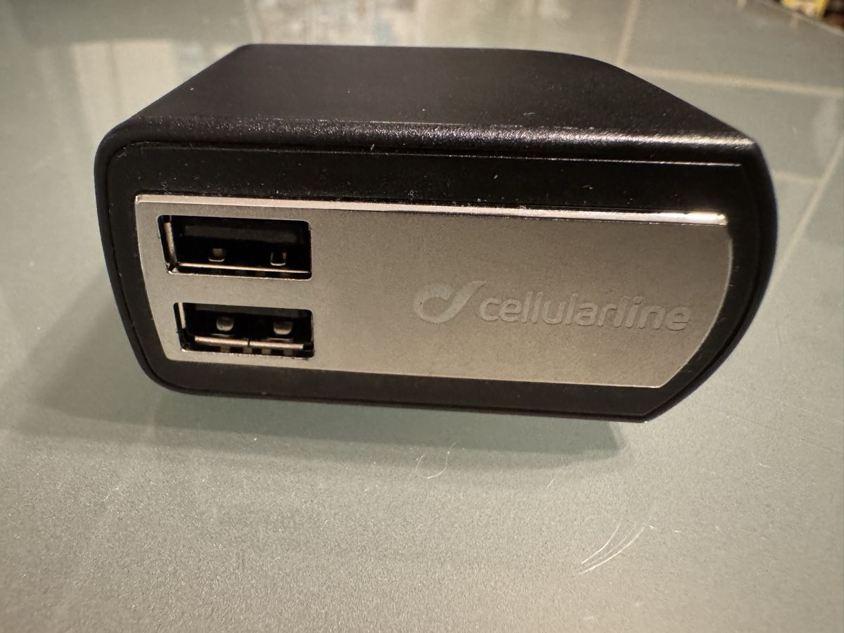 Ladegeräte: Dual USB Charger - Cellularline – Gebraucht aus Zürich von aus_r2dq 1