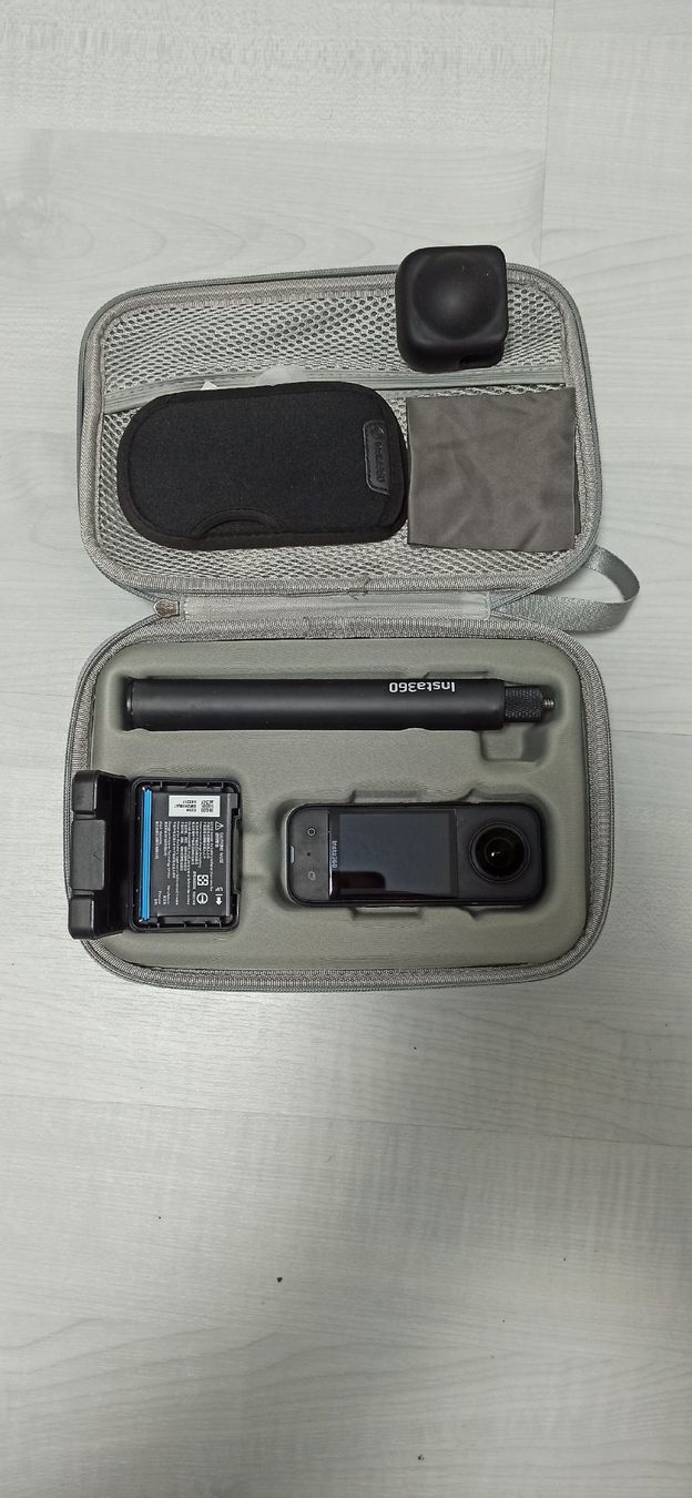 Insta360 Action Cam: Insta 360 X3 – Usato da Reichenburg venduto da emergencyexitonly 3