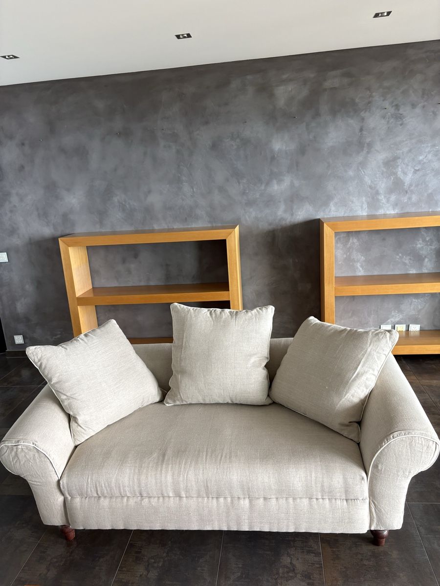 Sofas: Beige chic couch in good condition  – Gebraucht aus La Conversion von chi_td5v 1