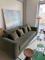 Grünes Samt-Schlafsofa – neuwertig