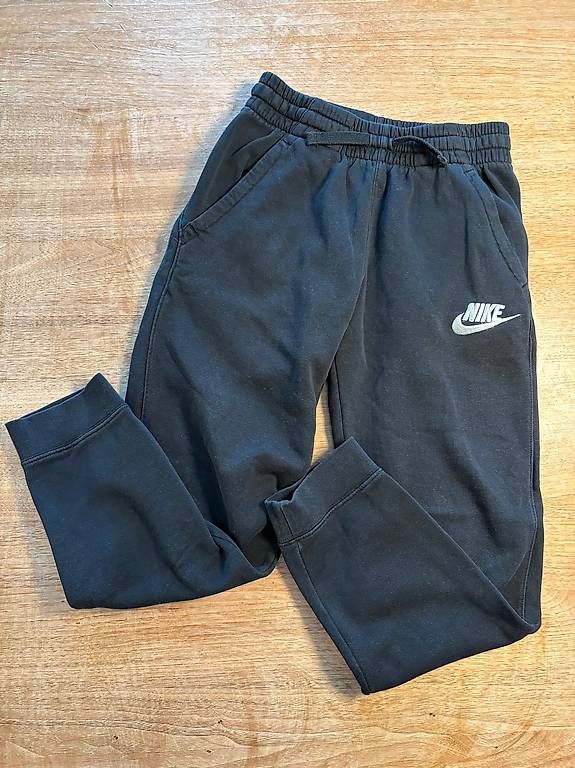 Pantaloni: Nike Trainerhose, Grösse 137-147 – Usato da Pfäffikon ZH venduto da eggisun