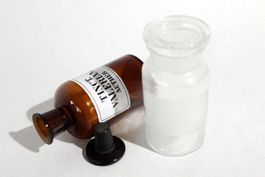 2x antike MEDIZINALFLASCHEN mit Glasschliesser, wohl um 1930