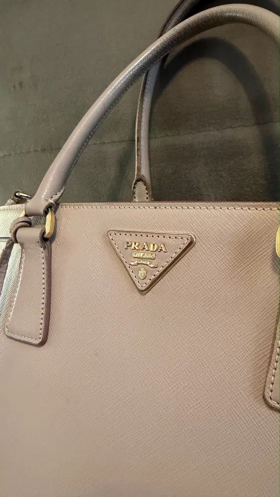 Prada Sacs femmes: Prada Galleria Tasche, mittelgross – D'occasion à Zell LU par Cipollone7 1