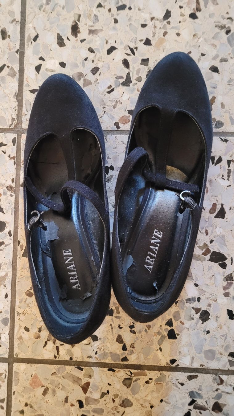 Damenschuhe: Schwarze Damenschuhe, Grösse 39 – Gebraucht aus Brugg AG von Ela_Obi 1