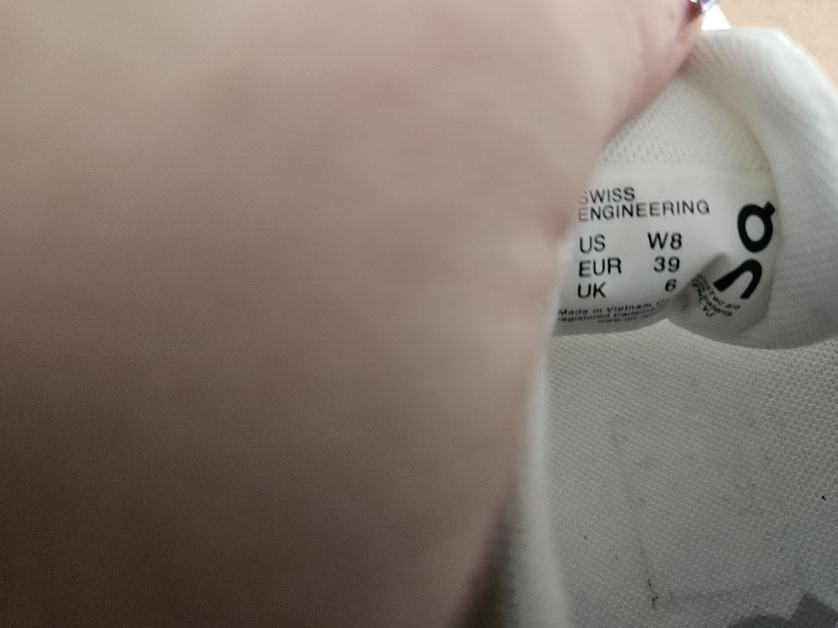 Scarpe da donna: On cloud schuhe – Nuovo (secondo la descrizione) da Ennetbürgen venduto da LebuniaNW 2
