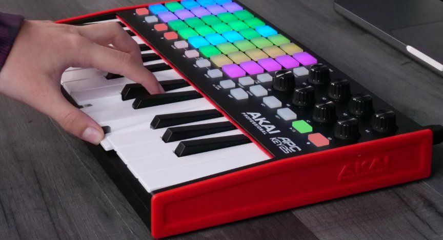 Akai Musikinstrumente: Akai APC Key25 Controller – Neu und originalverpackt aus Zürich von djdiscount 1