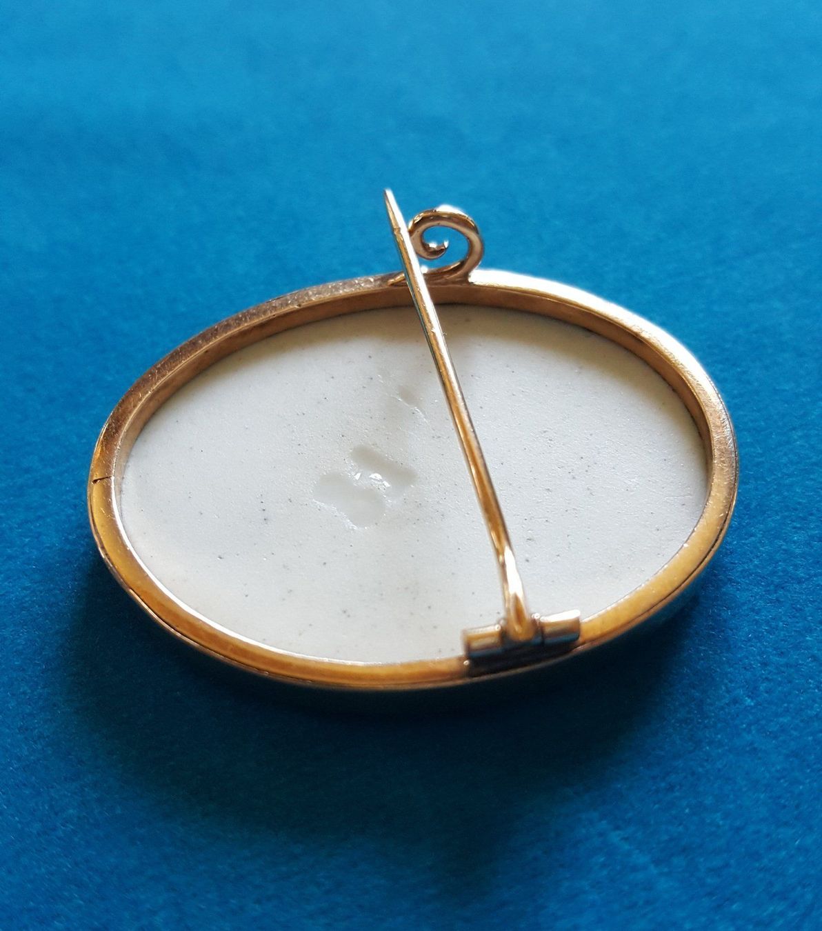 Spille & Fermagli: Broche Mit 18 Karat 750 Gold – Usato da Wald ZH venduto da Aniade 1