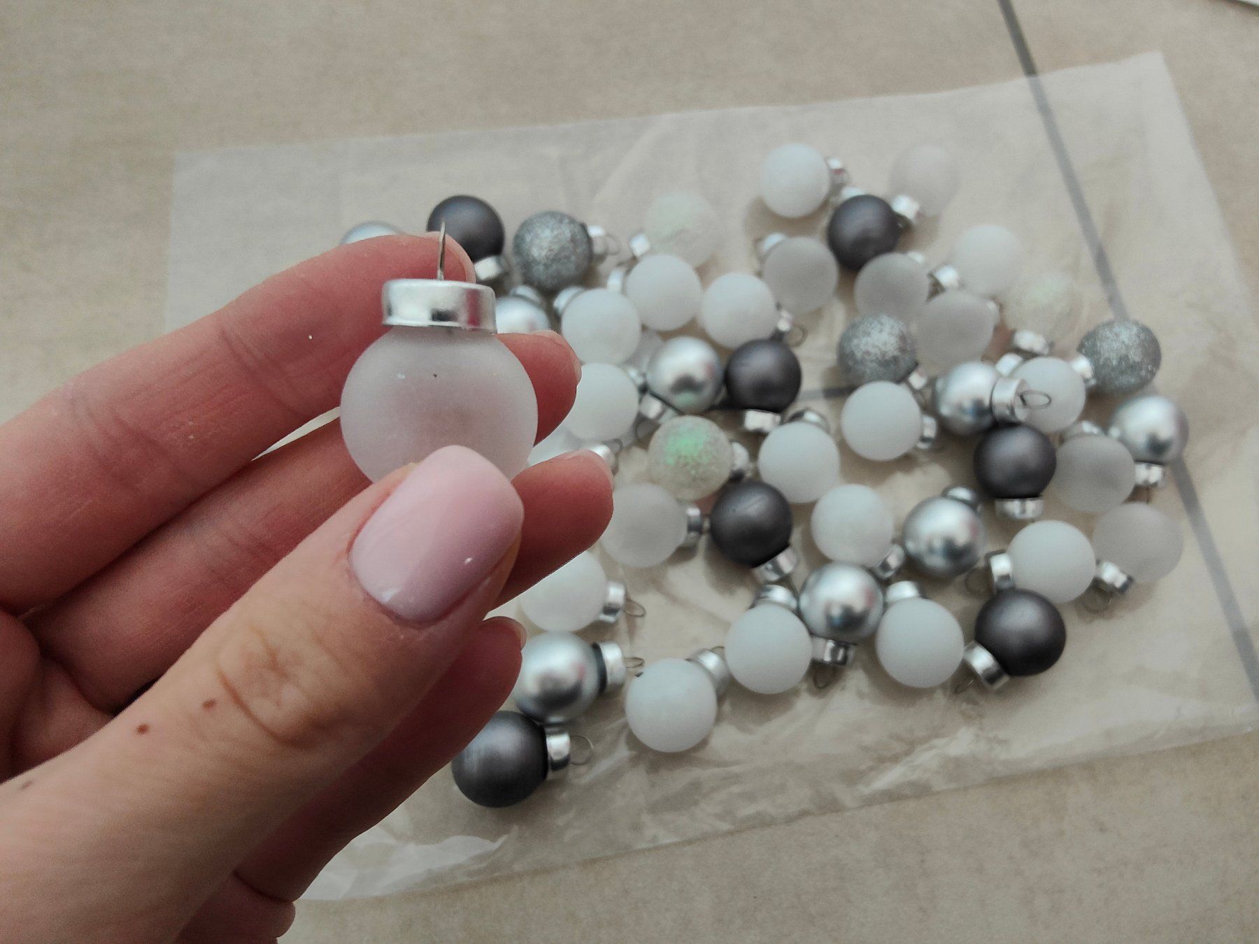 Alle Dekorationen: Mini Weihnachtskugeln – Neu und originalverpackt aus Rickenbach b. Wil von Beautiful.Things 1