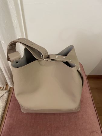 Stylish handbag set - 2 bags for an incredible starting pric